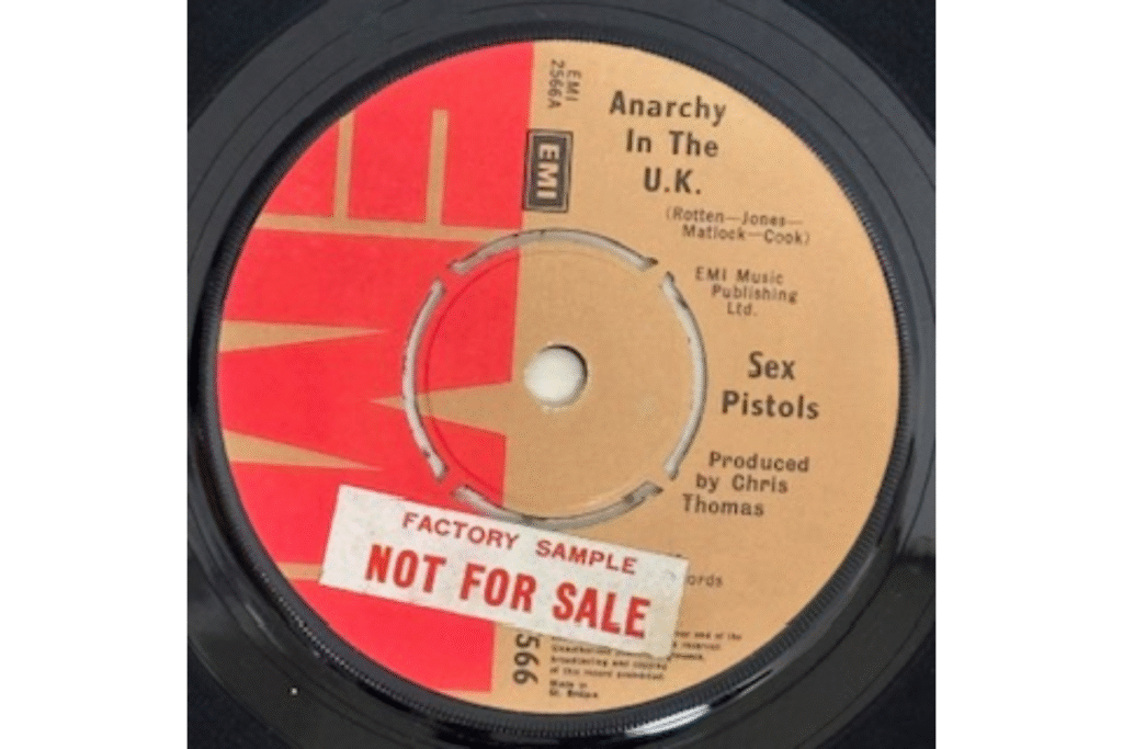 Sex Pistolsのシングル『Anarchy in the U.K.』（EMI 2566）の2ndプレス“Factory Sample”プロモ盤ジャケット写真Sex Pistolsのシングル『Anarchy in the U.K.』（EMI 2566）の2ndプレス“Factory Sample”プロモ盤ジャケット写真