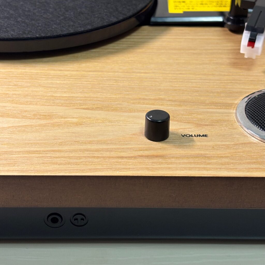 Clean layout with easy access to power, volume, and speed controls.