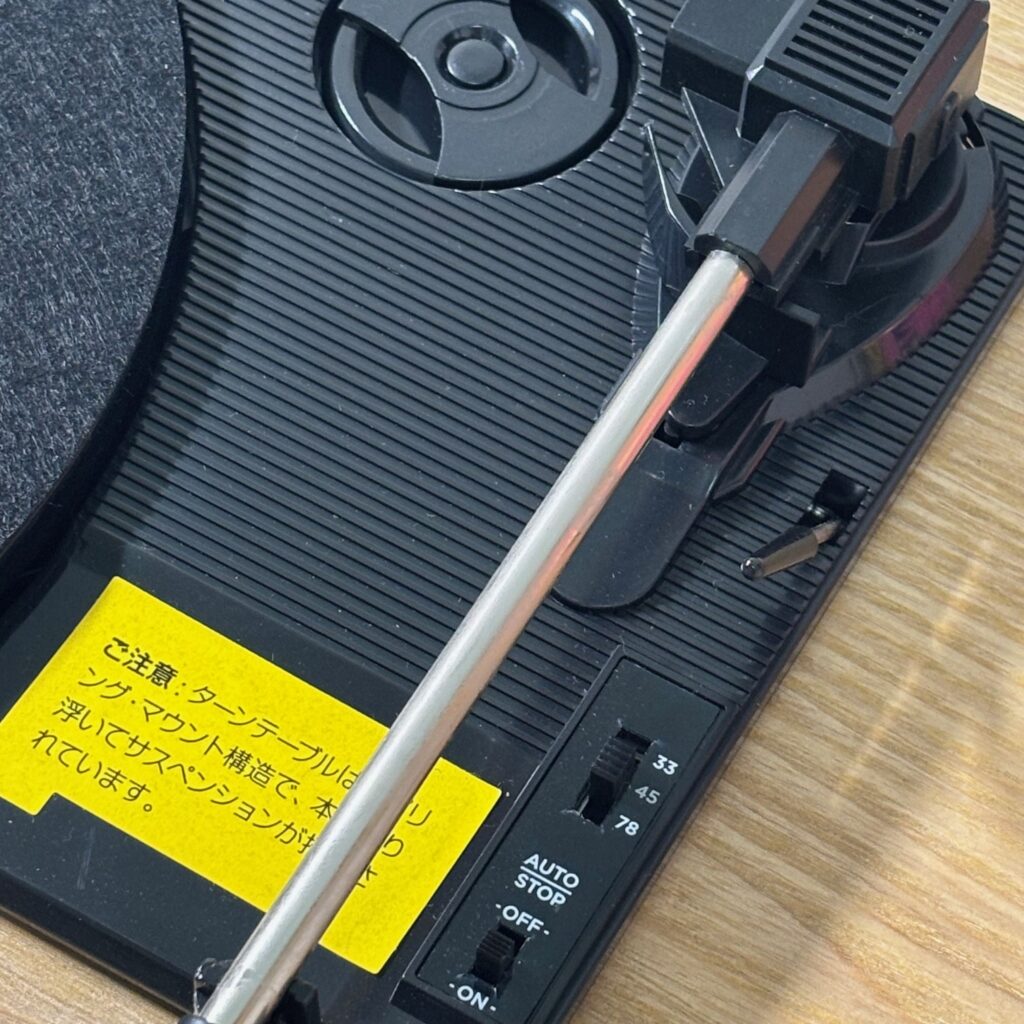 ION Max LPのトーンアームと操作スイッチ部分